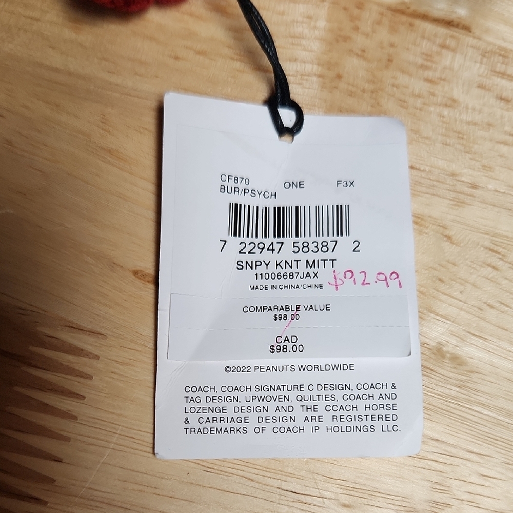 Coach X Peanuts Mittens - Picture 3 of 5